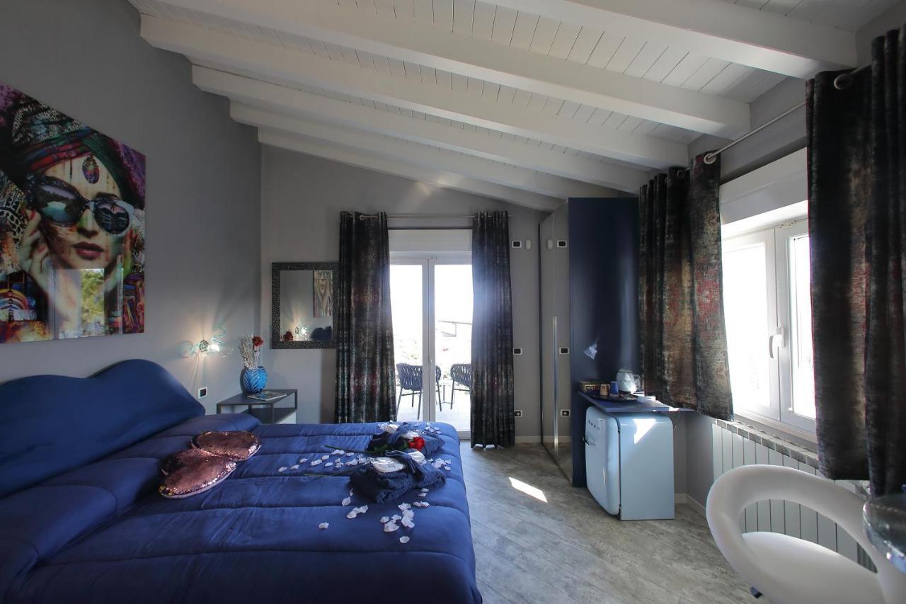 B&B Bellavista Exclusive In Zona Centrale Con Piscina Riscaldata E Jacuzzi Vista Lago Desenzano del Garda Eksteriør bilde