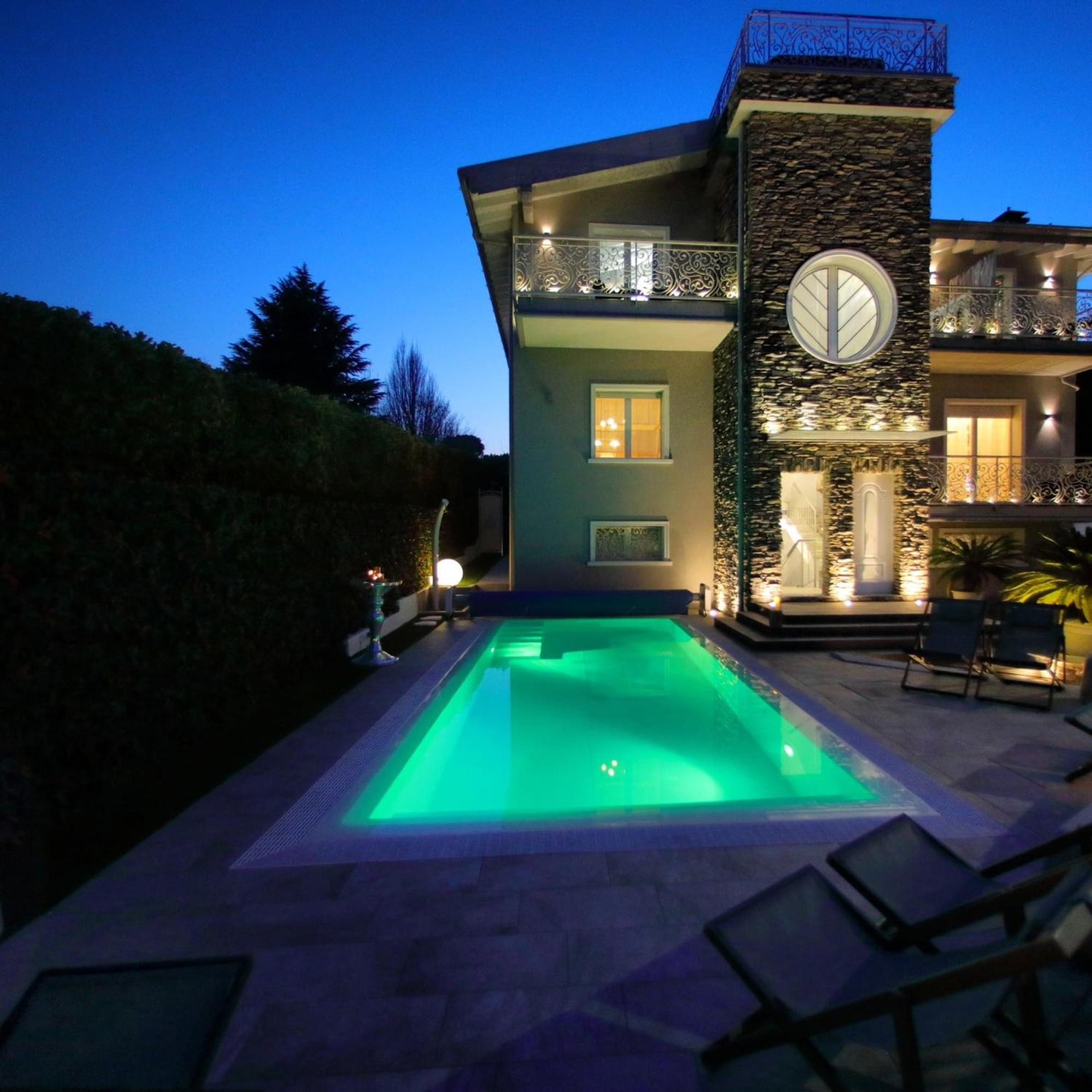 B&B Bellavista Exclusive In Zona Centrale Con Piscina Riscaldata E Jacuzzi Vista Lago Desenzano del Garda Eksteriør bilde